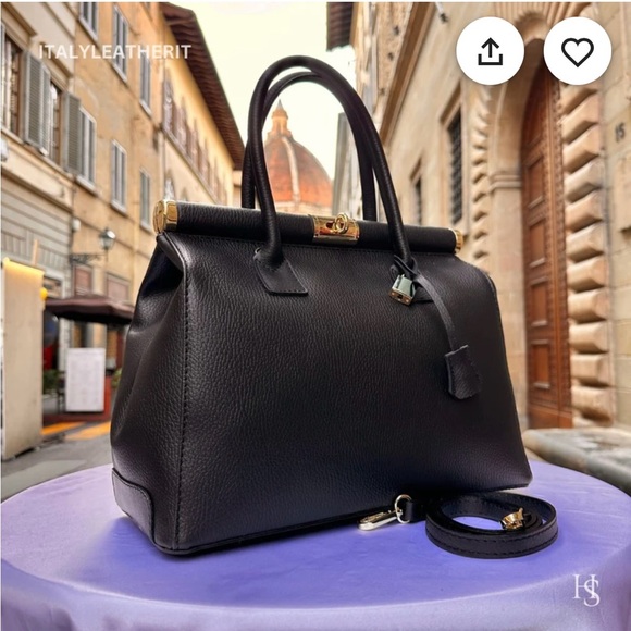 Elegant Black Satchel with Structured Design